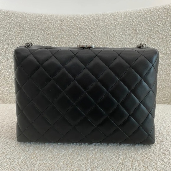 Authentic Chanel Lambskin Quilted Kisslock Minaudière Black - Picture 6 of 9